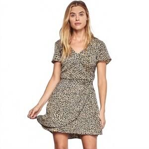 Cupcakes and Cashmere  Lenna Dress Leopard Print Wrap Mini Size M